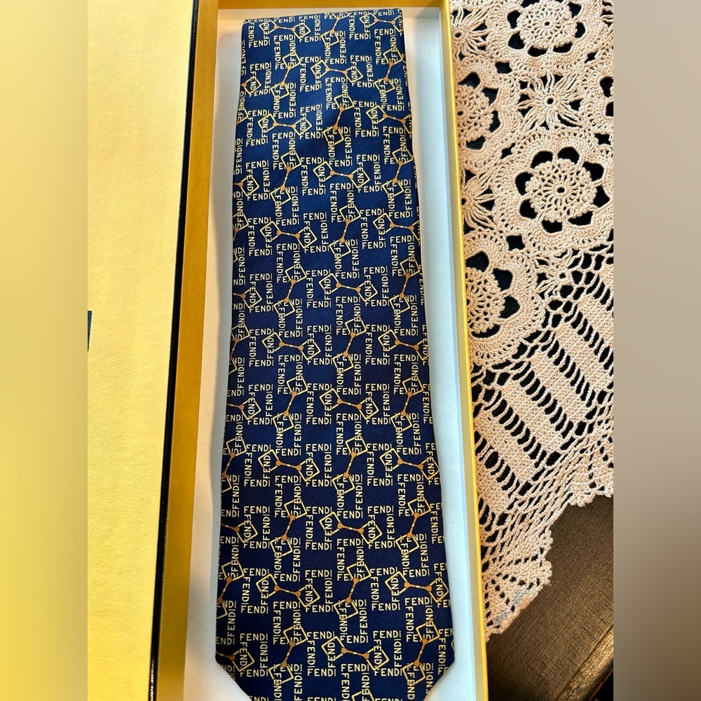 Fendi Elegant Navy and Gold Patterned Tie with box - Picture 8 of 8